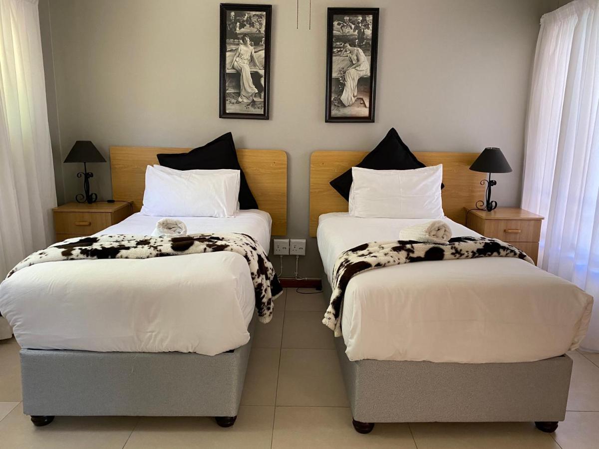 Savoy Hotel Fort Beaufort Exterior photo